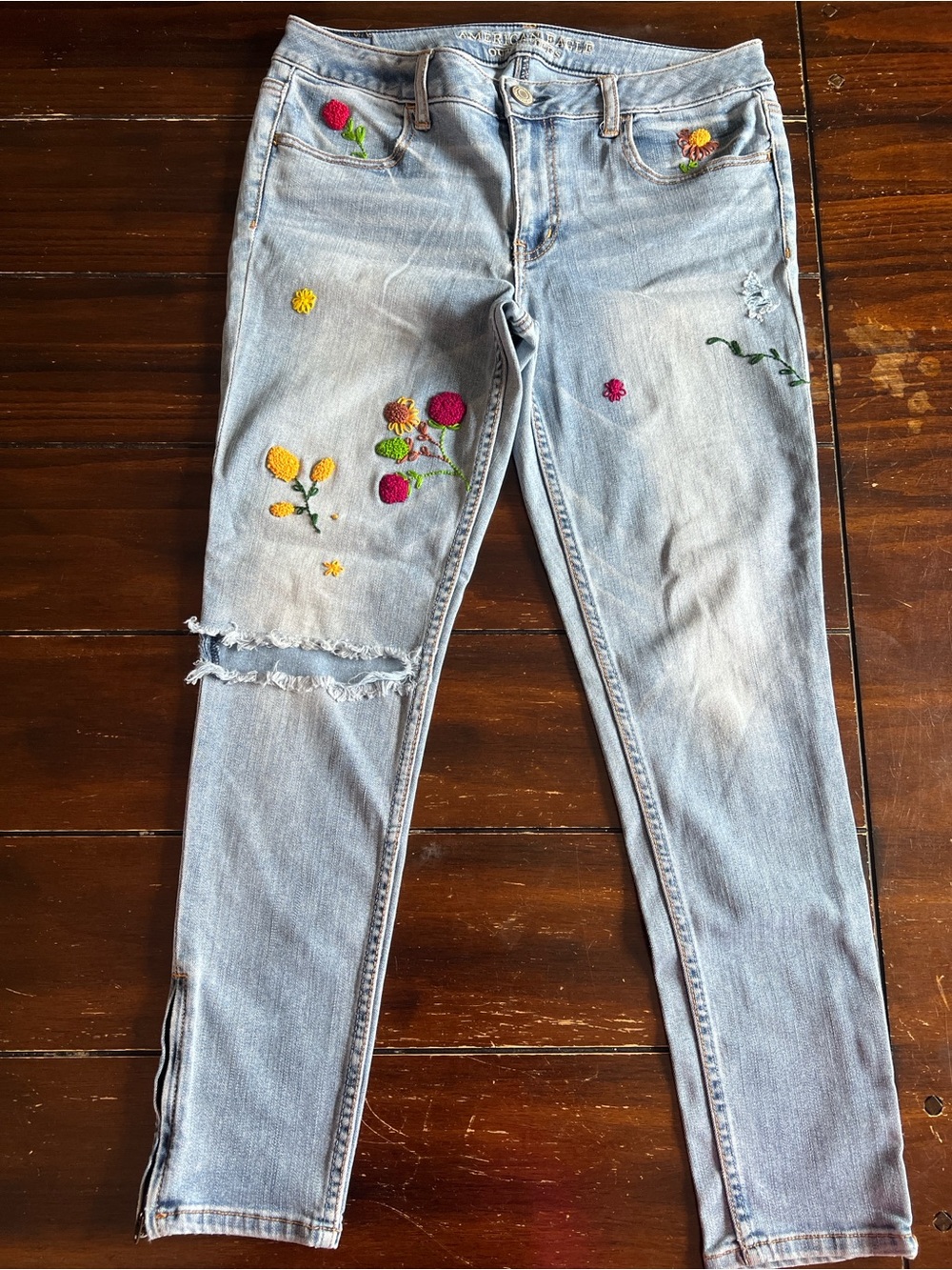 American Eagle Hand-Embroidered Floral Jeggings Ankle Skinny Sz 12 Light Wash